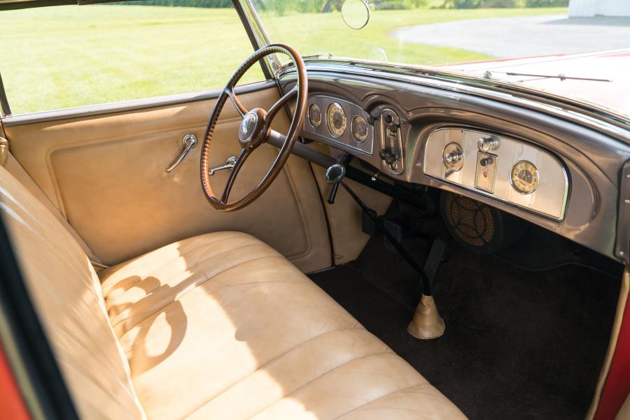Интерьер Packard 120 Convertible Sedan (997) 1936 года  (фото 7 из 17)